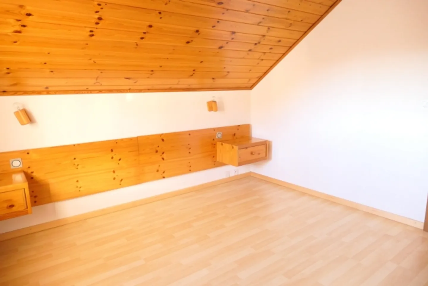 Duplex apartment for rent in Le Sentier, well maintained in a quiet residential environment. - Photo 5 of 7