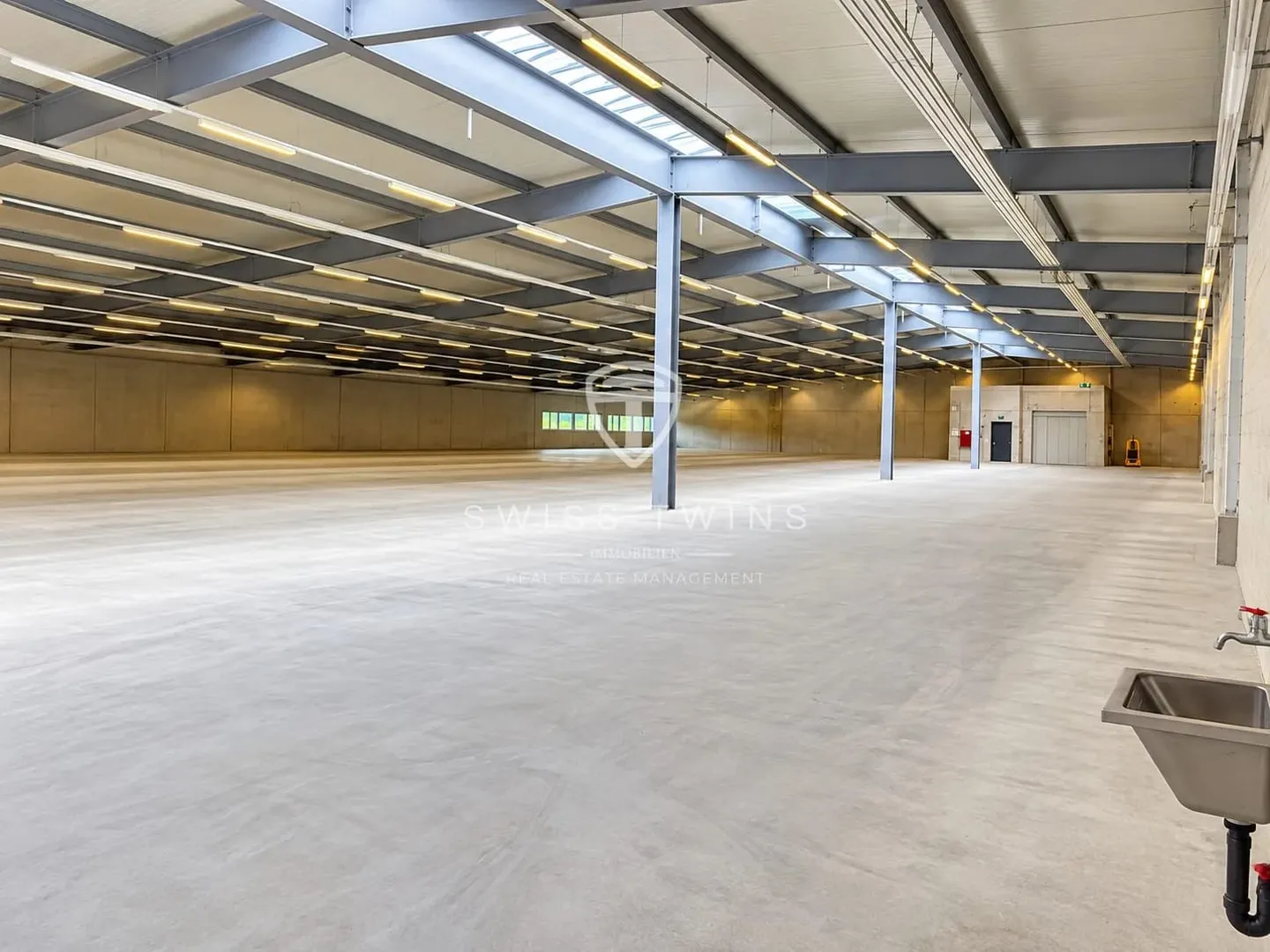 Top Commercial Location Oberrüti - 3,400 m² Storage Space with Optimal Logistics - Photo 4 of 13