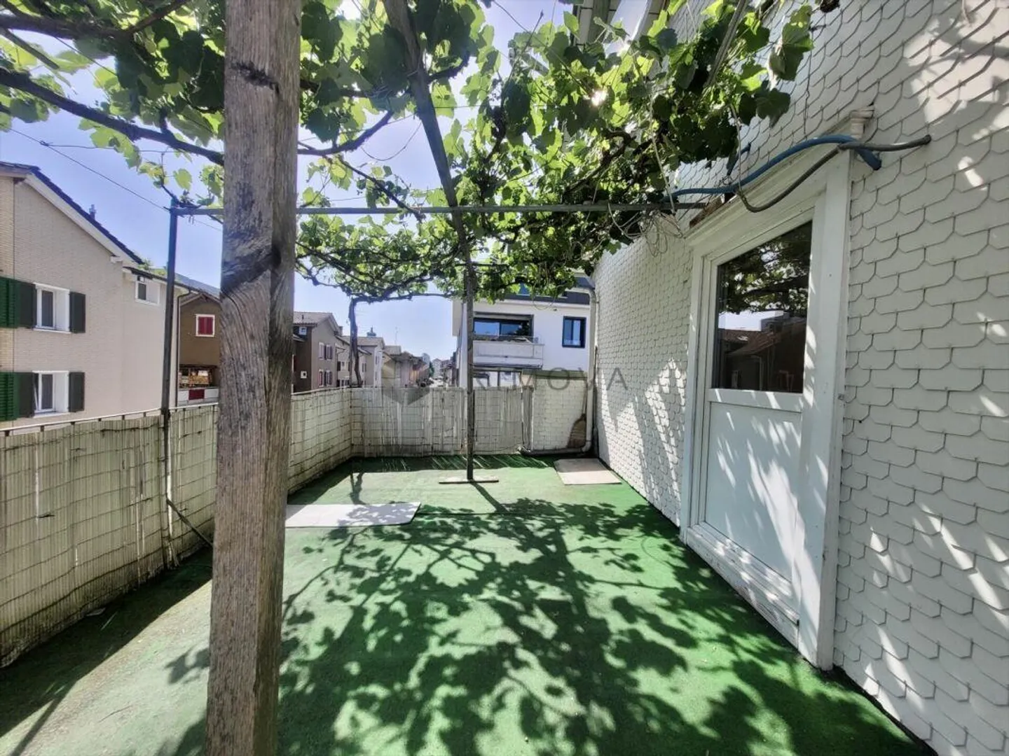 Multi-family house with two residential units and development potential in the center - Photo 8 of 9