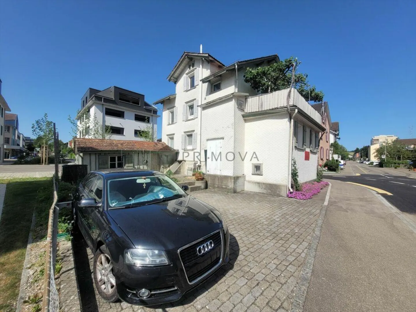 Multi-family house with two residential units and development potential in the center - Photo 9 of 9