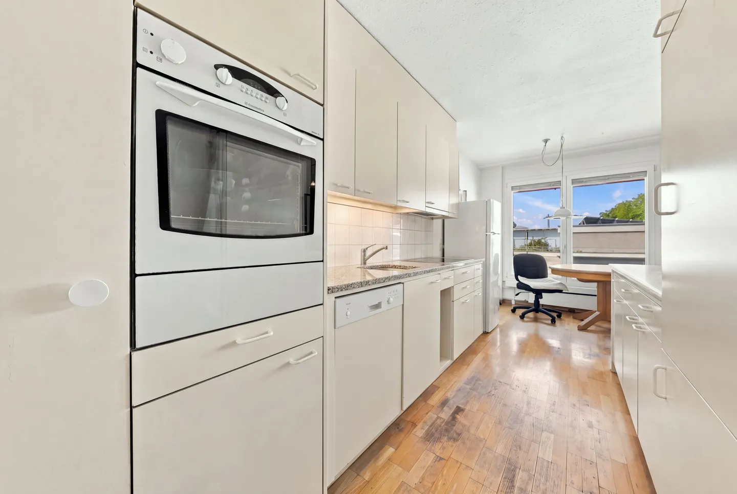 Gemütliche Wohnung mit Balkon - Foto 2 von 6