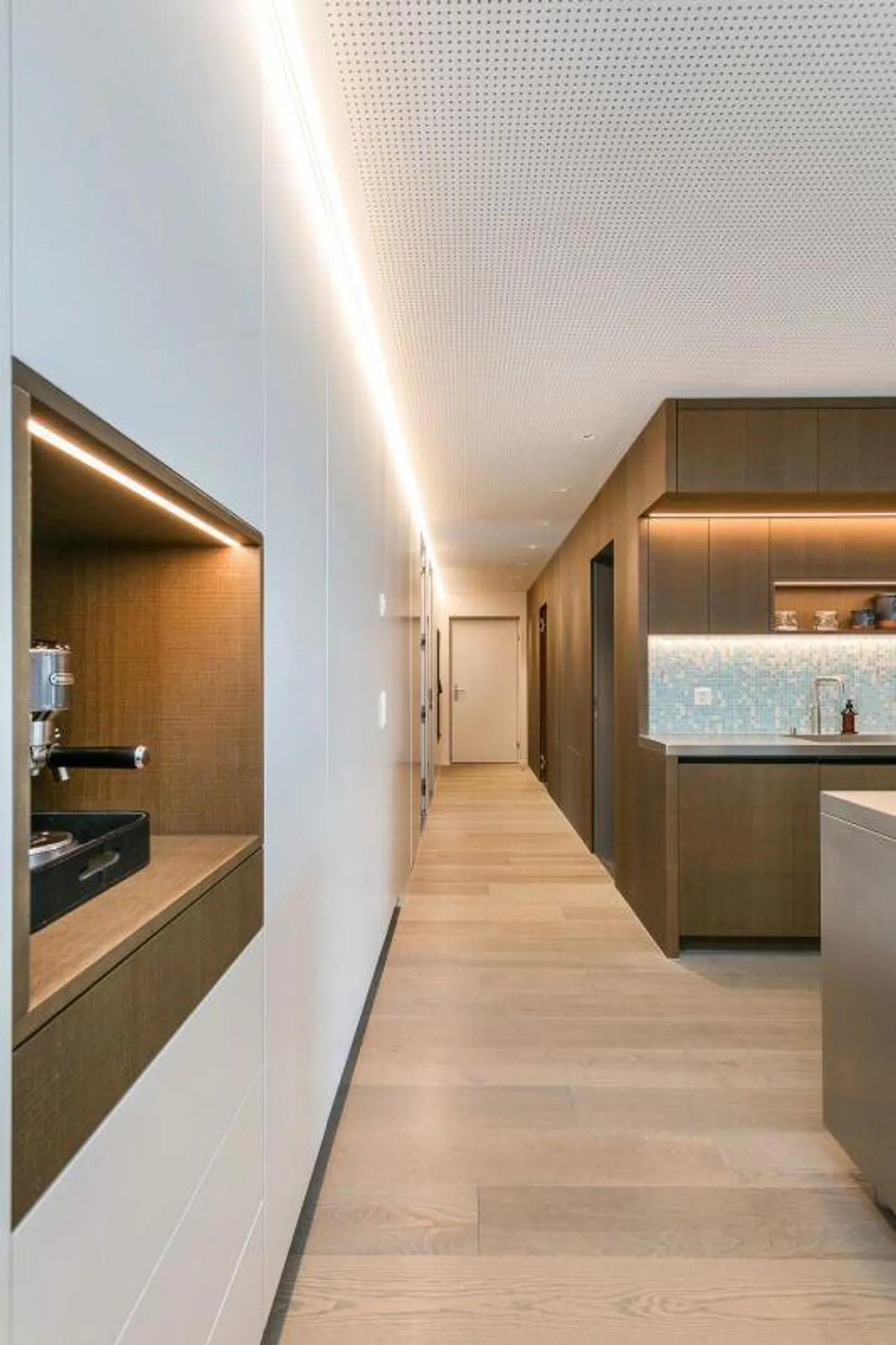 Exclusive 4.5-Room City Apartment in Zug - Photo 2 of 10
