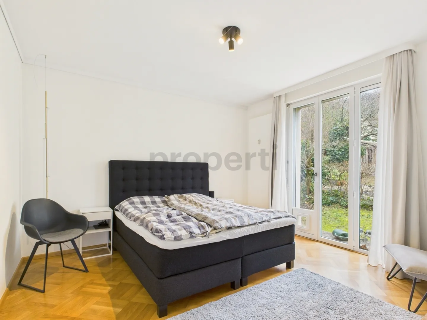 Bright 3.5-room apartment with balcony in Zurich - Photo 6 of 11