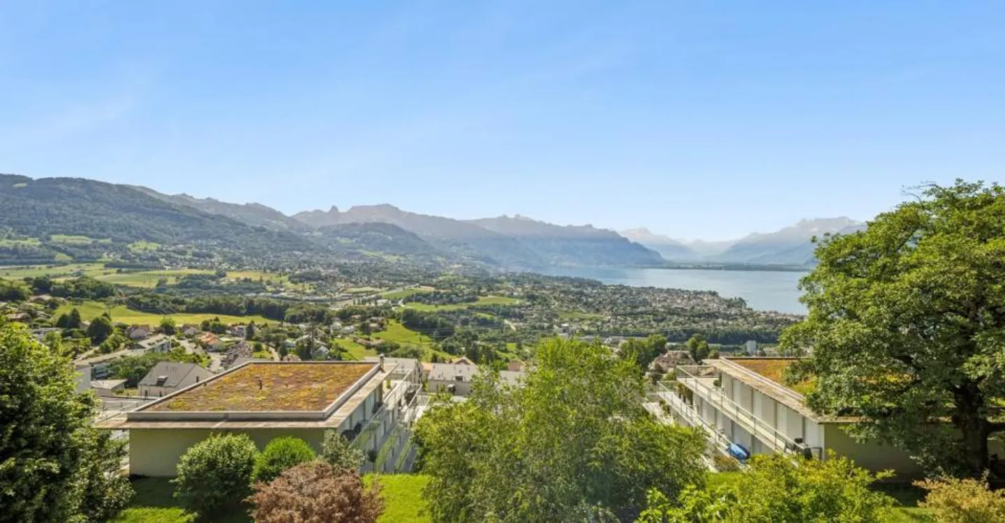 Spazioso appartamento con vista lago - Foto 1 di 13