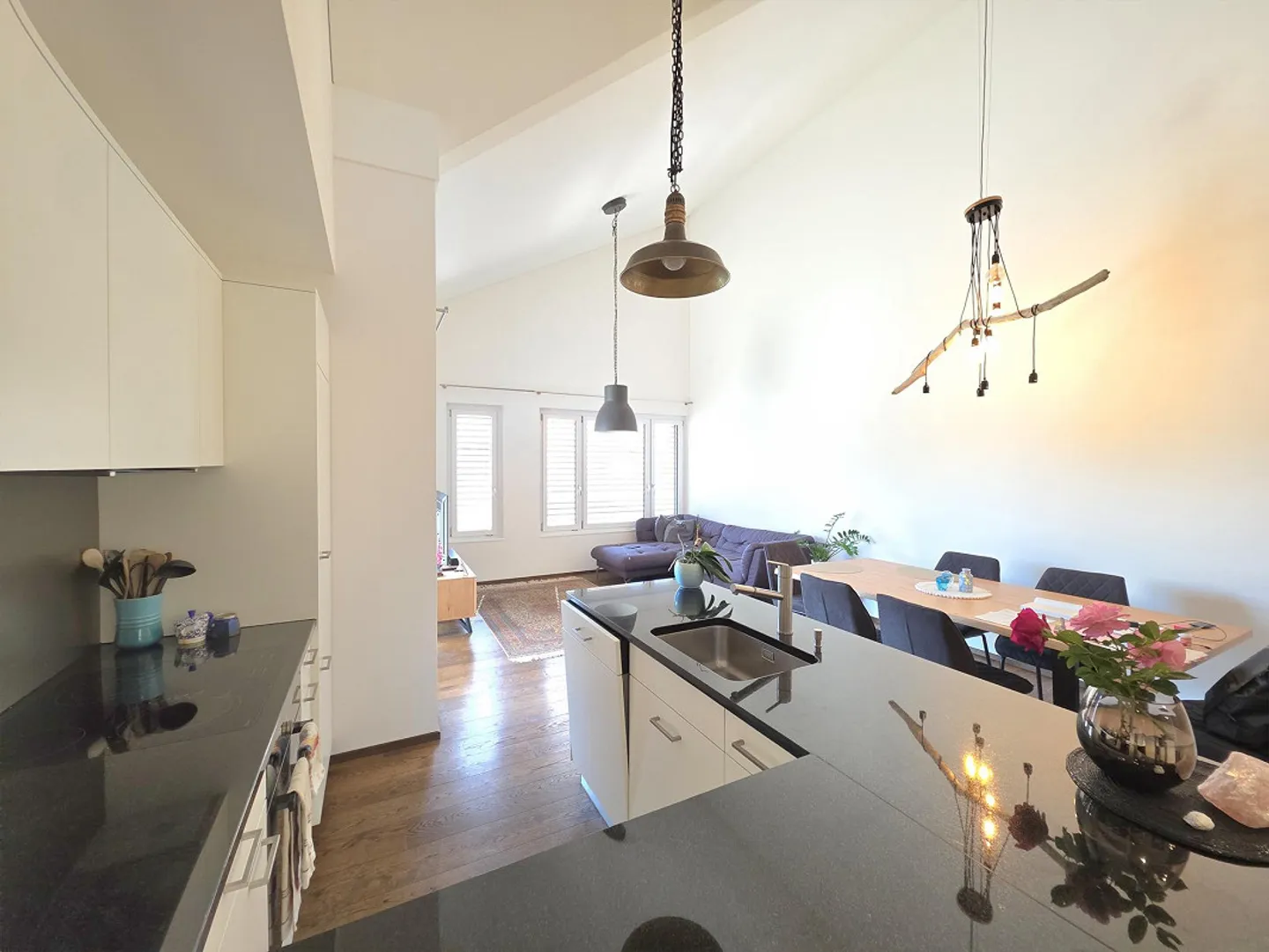 Appartamento duplex 4.5 locali, balcone, 2 posti auto in garage sotterraneo con opzione di ricarica elettrica - Foto 1 di 12