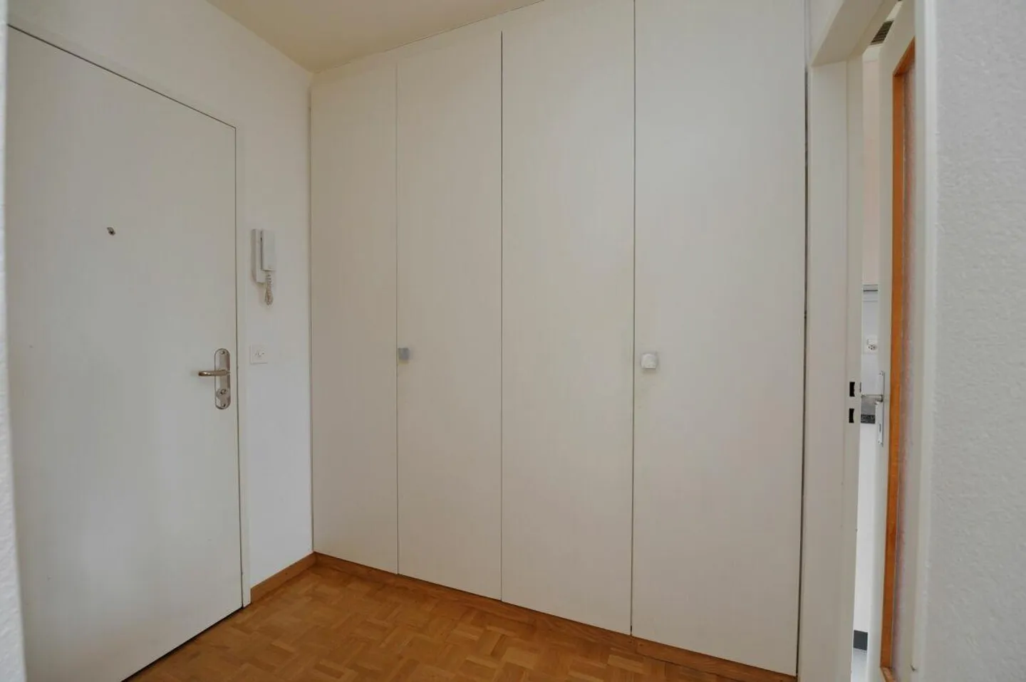 5 1/2-room apartment with interesting distant view - Photo 7 of 17