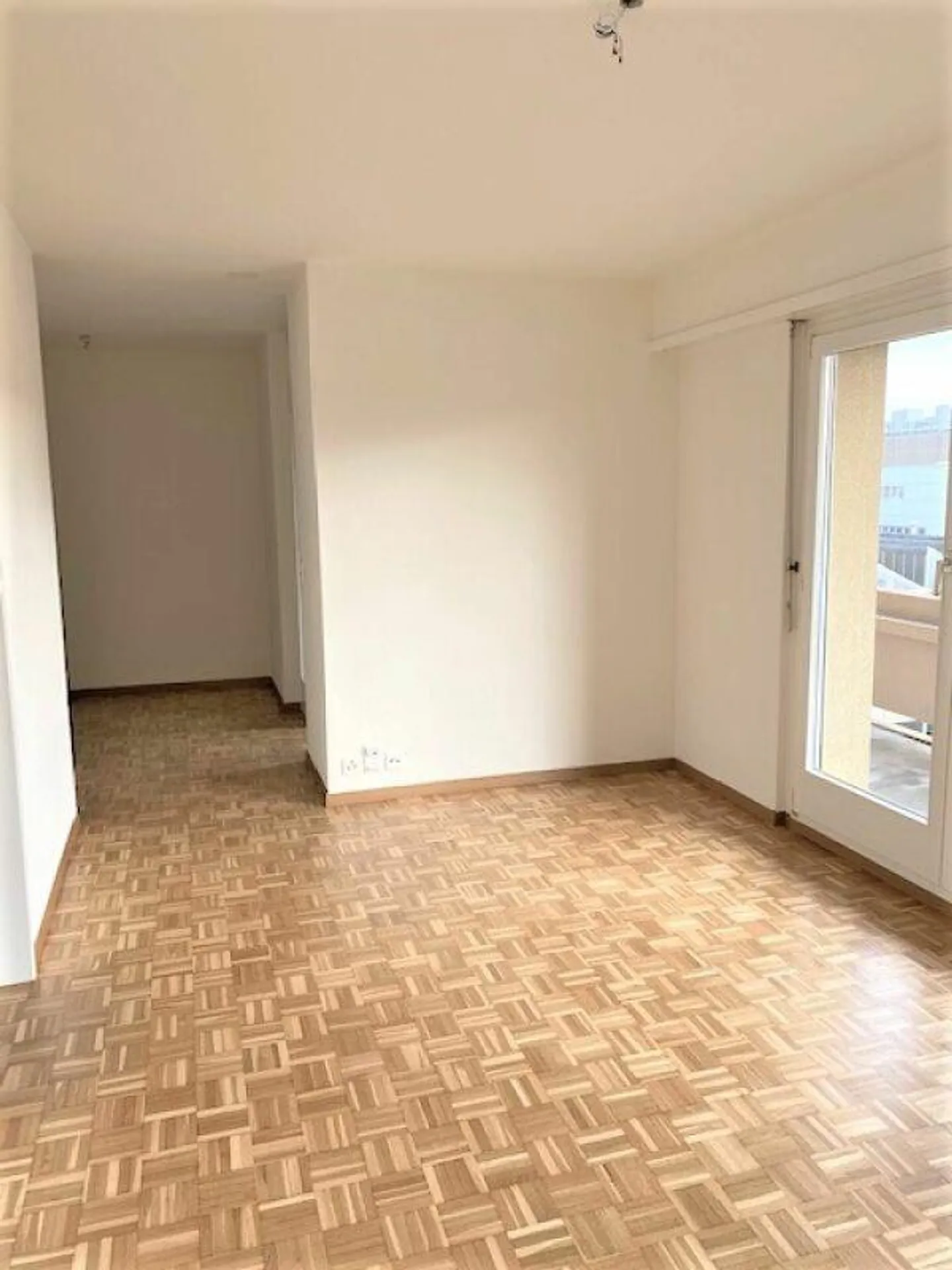 5 1/2-room apartment with interesting distant view - Photo 11 of 17