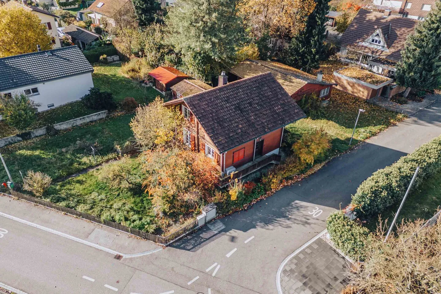 Maison individuelle avec atelier et garage - Photo 2 sur 12