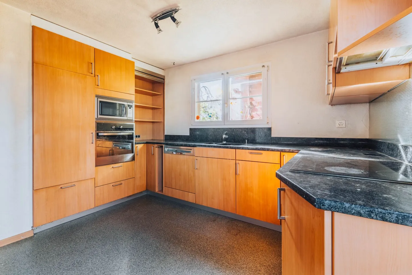 Maison individuelle avec atelier et garage - Photo 4 sur 12