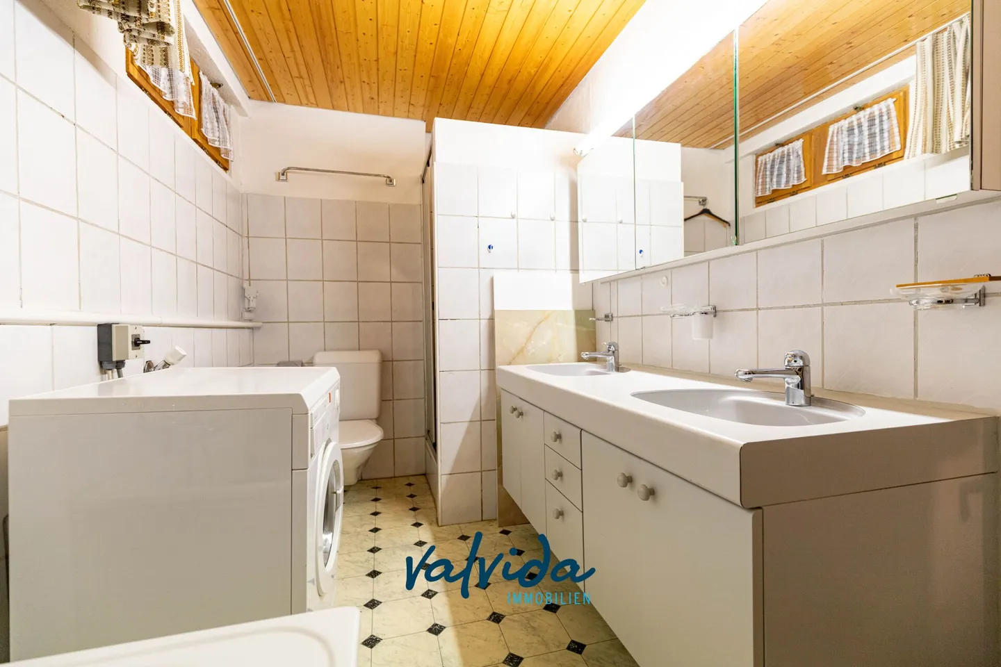 Unità residenziale affascinante con 3 appartamenti in una posizione idilliaca di Ernen - Foto 13 di 14