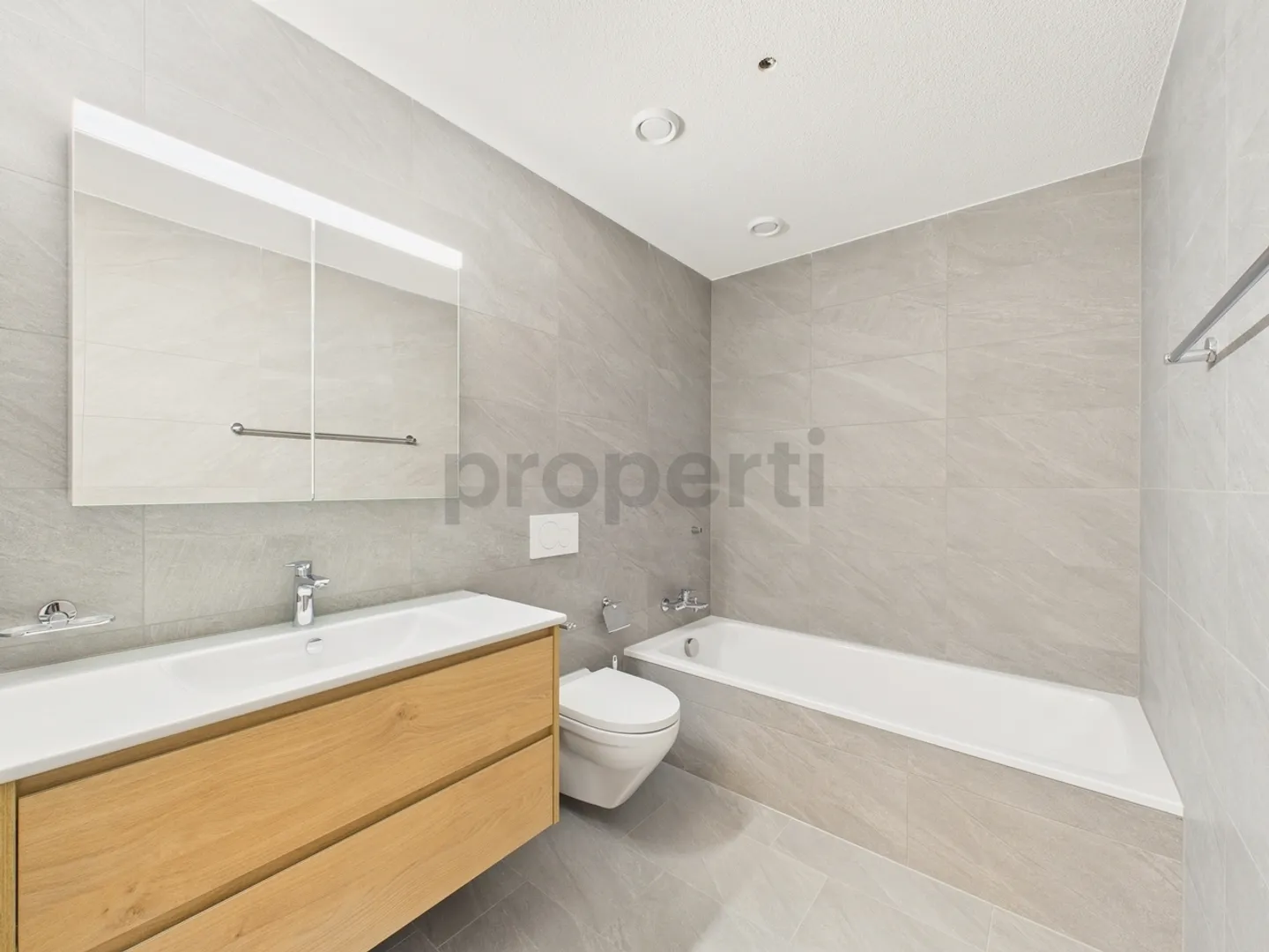 Moderne 4.5-Zimmer-Wohnung mit Garten - Foto 7 von 8