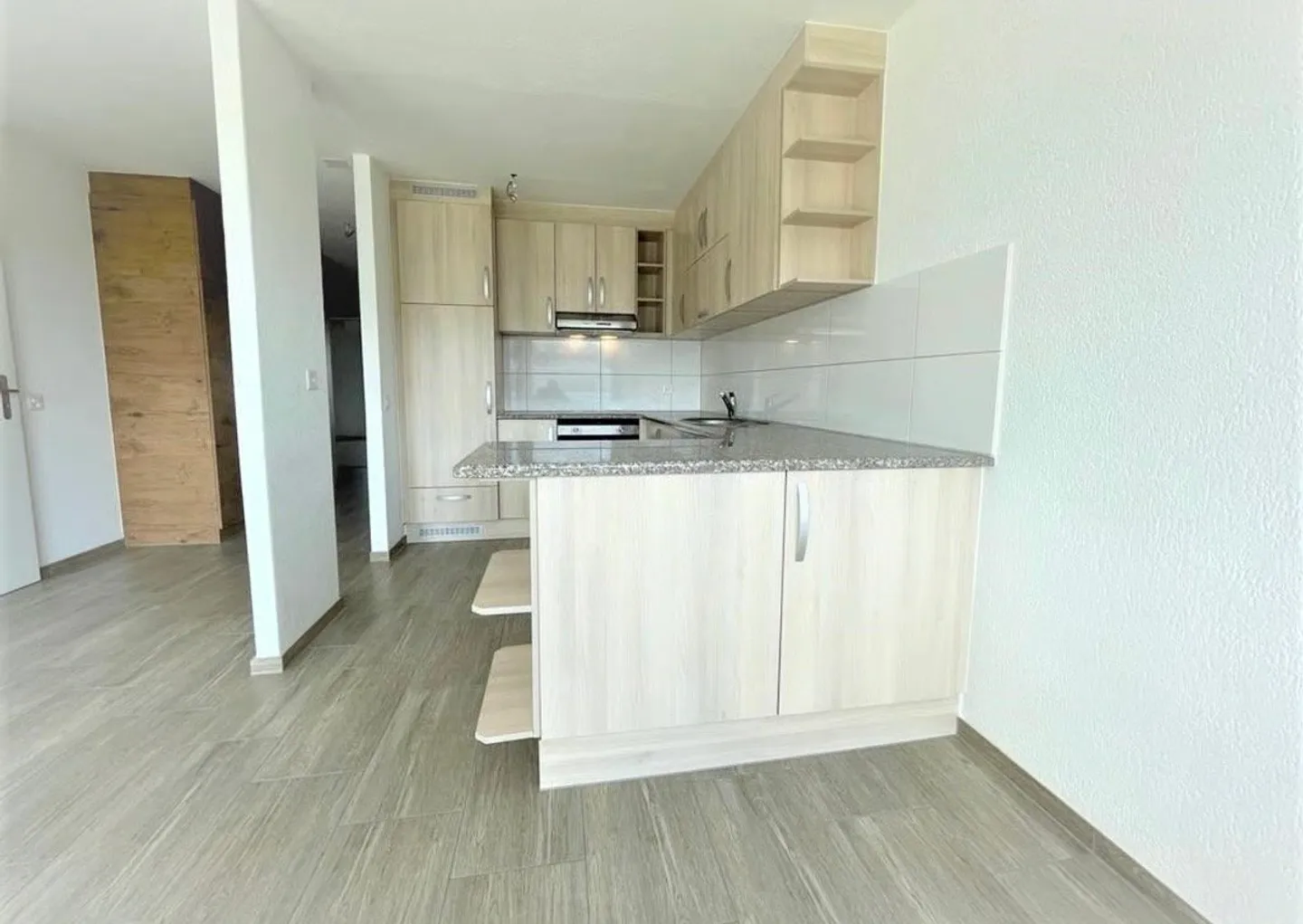 Appartement lumineux de 4,5 pièces avec balcon à Bellach - disponible immédiatement ! - Photo 3 sur 8