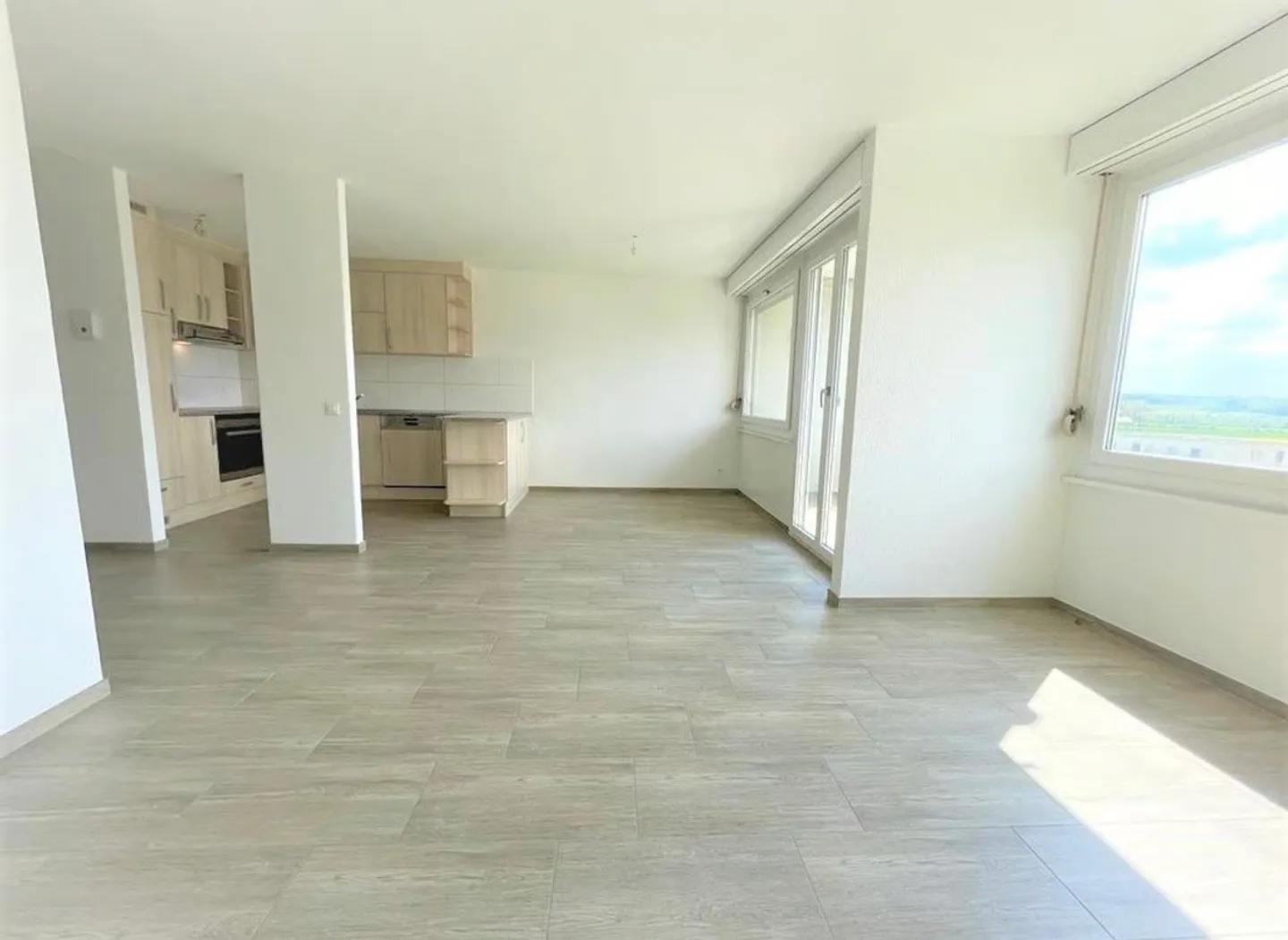 Appartement lumineux de 4,5 pièces avec balcon à Bellach - disponible immédiatement ! - Photo 1 sur 8