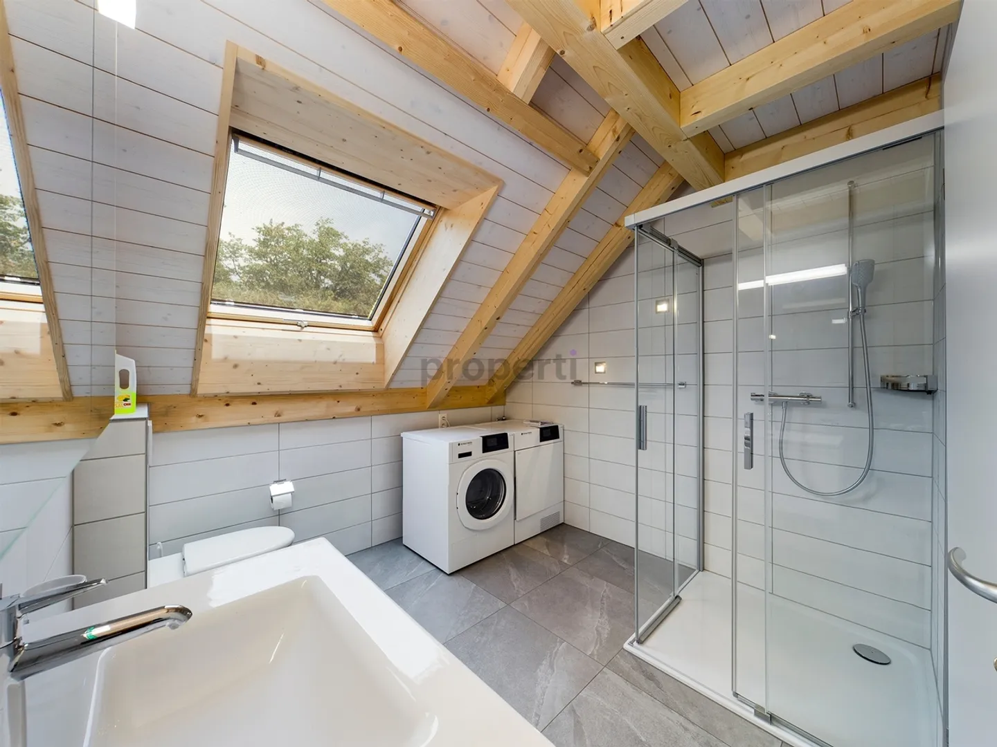 Traumhafte 4.5-Zimmer Dachwohnung in Radelfingen, Kanton BE - Foto 7 von 9