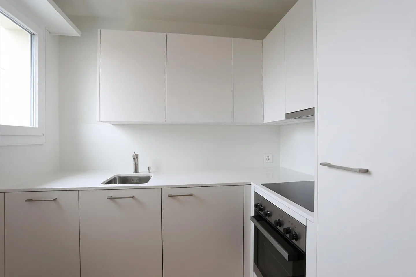 Modern 1-room apartment near SBB train station - Photo 2 of 5