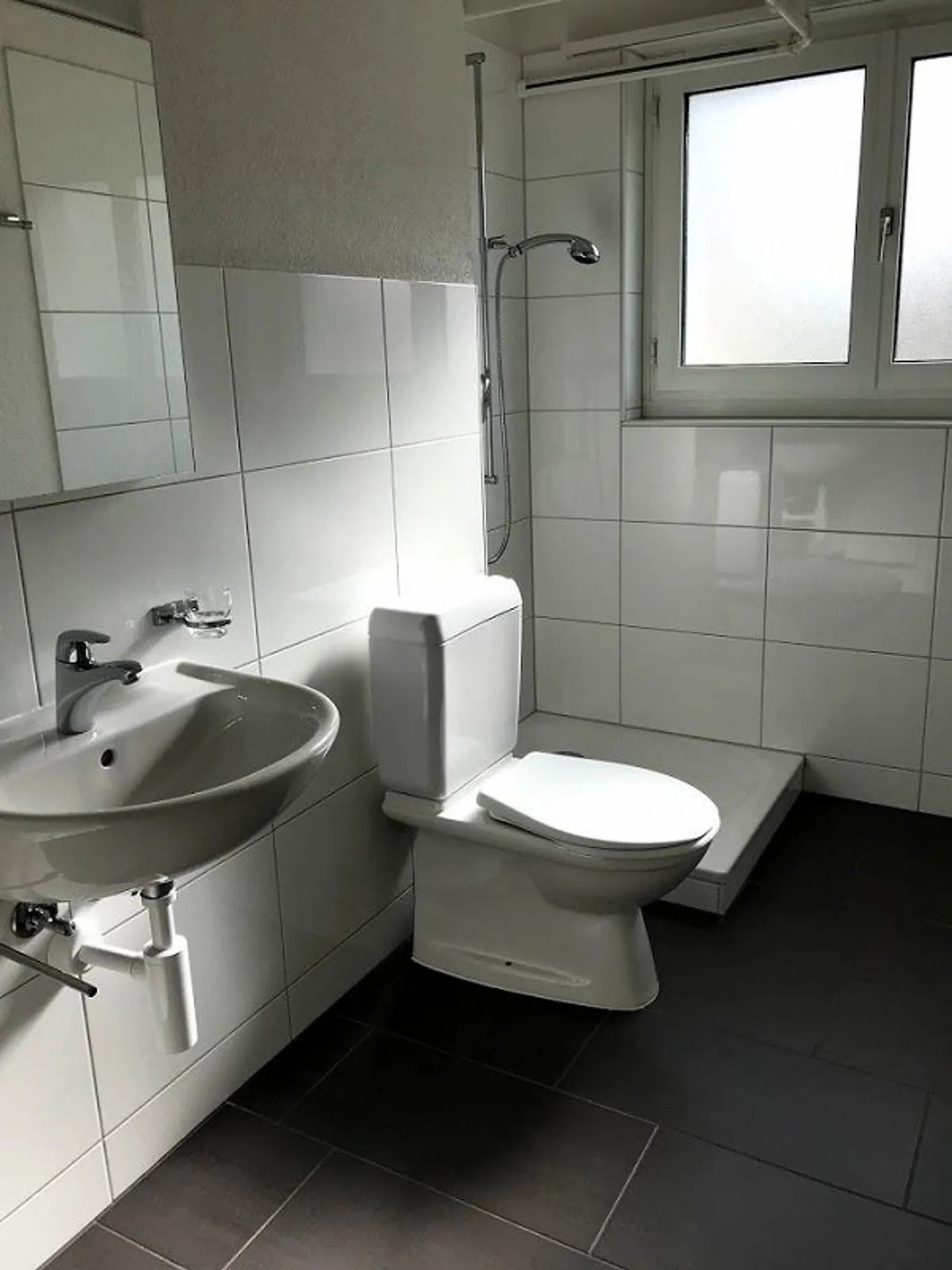 morderne Wohnung- 1 Minute vom Bahnhof entfernt - Foto 3 von 8