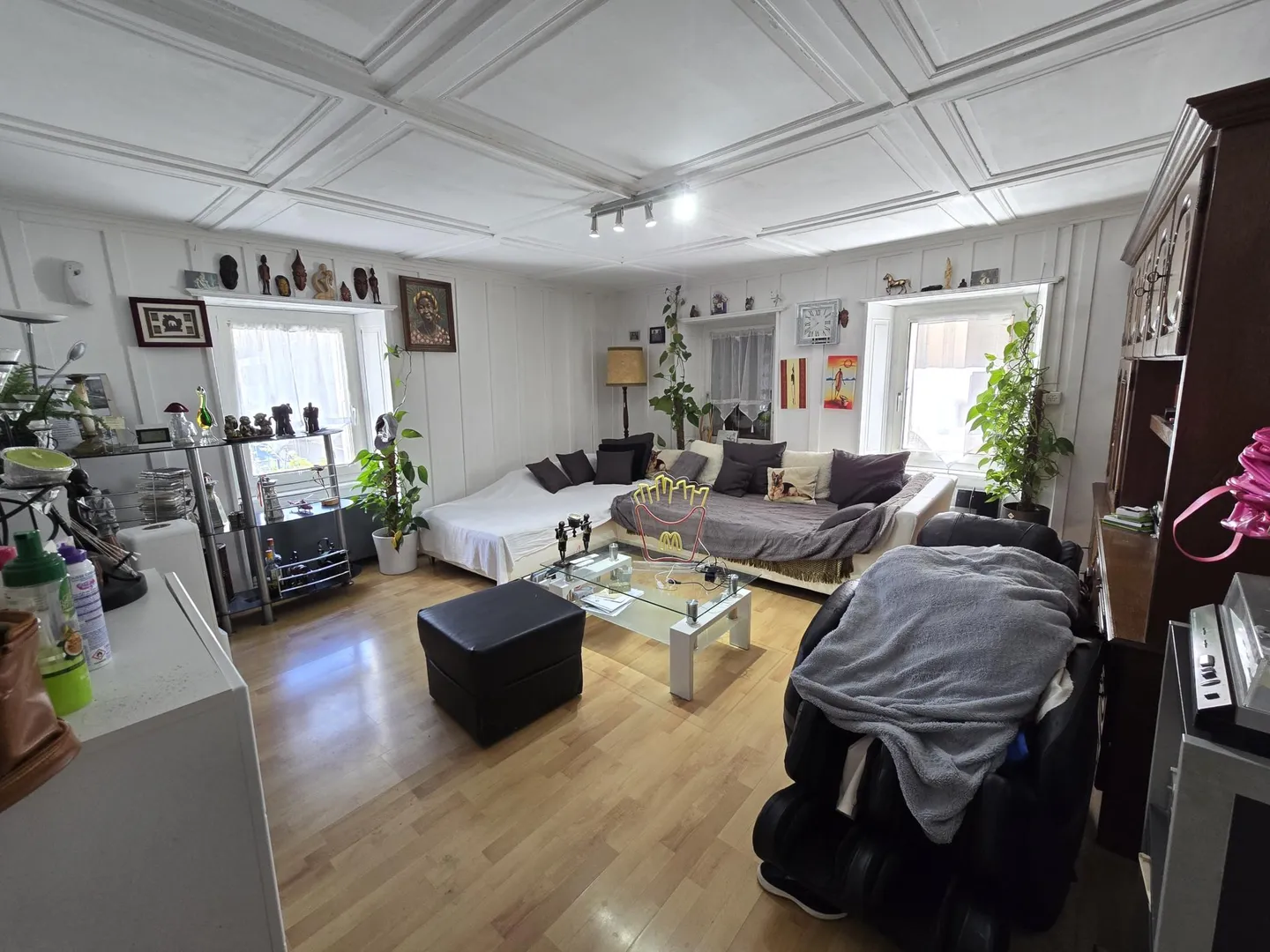 Maison dans le village avec un grand potentiel - Terrain et places de parking - Photo 1 sur 9