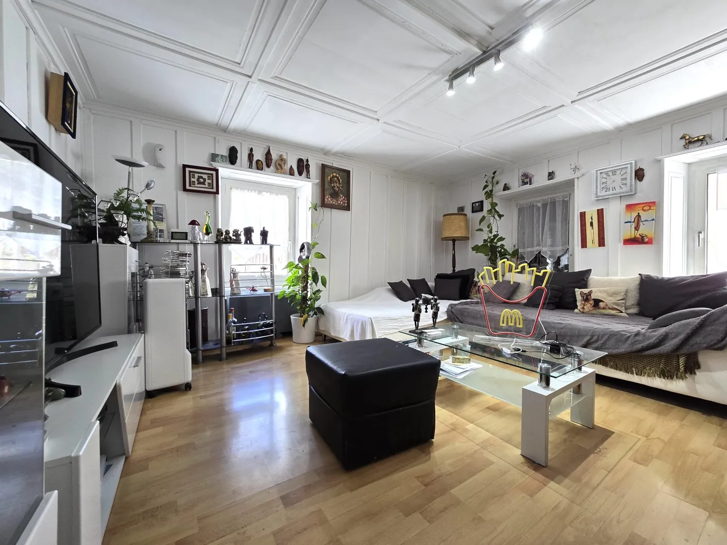 Maison dans le village avec un grand potentiel - Terrain et places de parking - Photo 6 sur 9