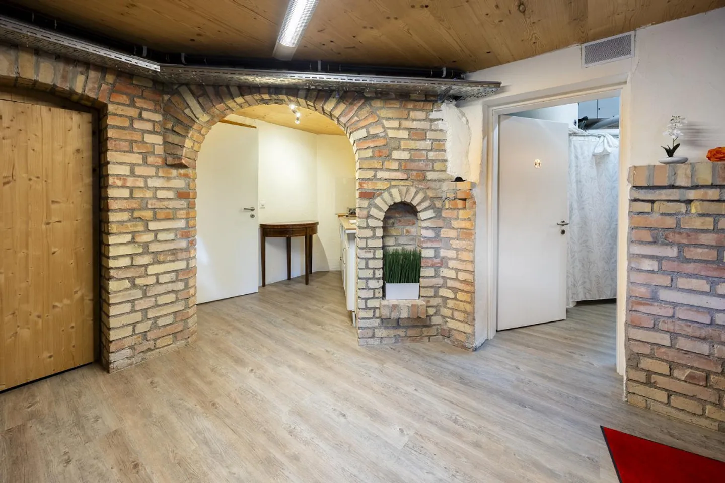 Casa di 13 stanze (a 60 m dal lago) - Foto 2 di 10