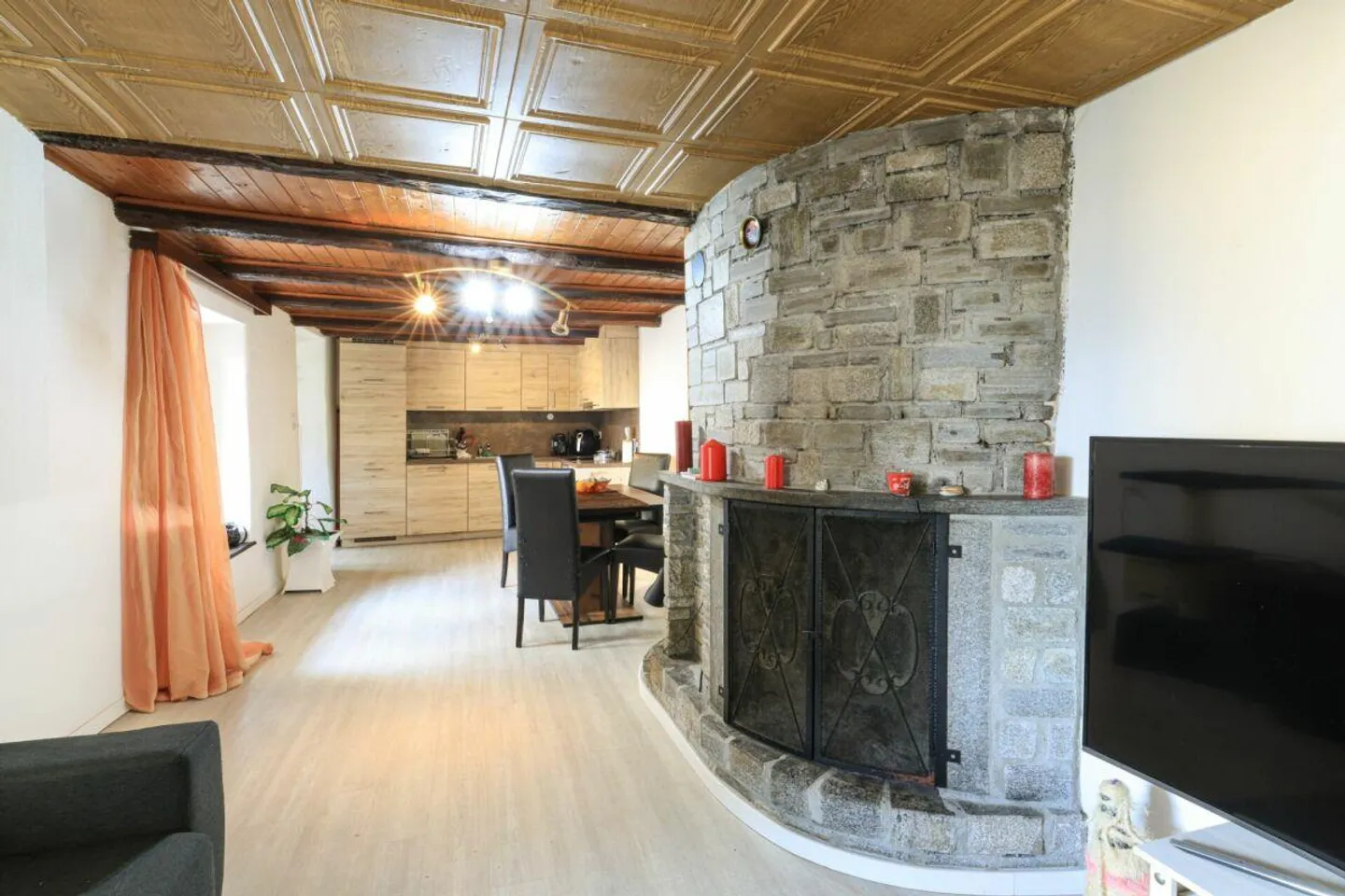 PIANEZZO - Maison bifamiliale suggestive dans le noyau - Photo 6 sur 23