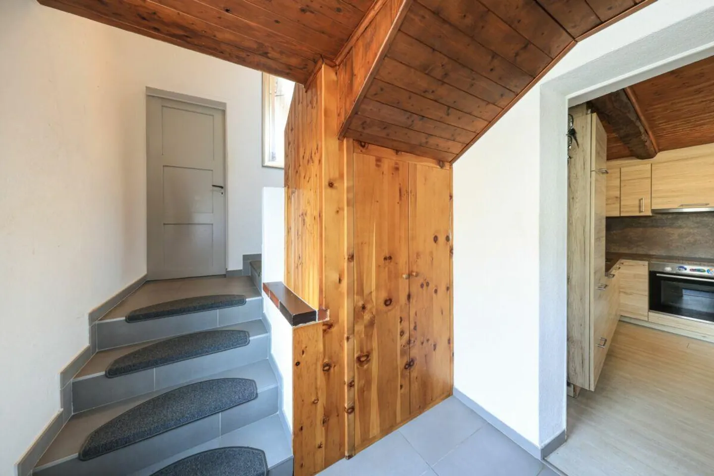 PIANEZZO - Maison bifamiliale suggestive dans le noyau - Photo 7 sur 23