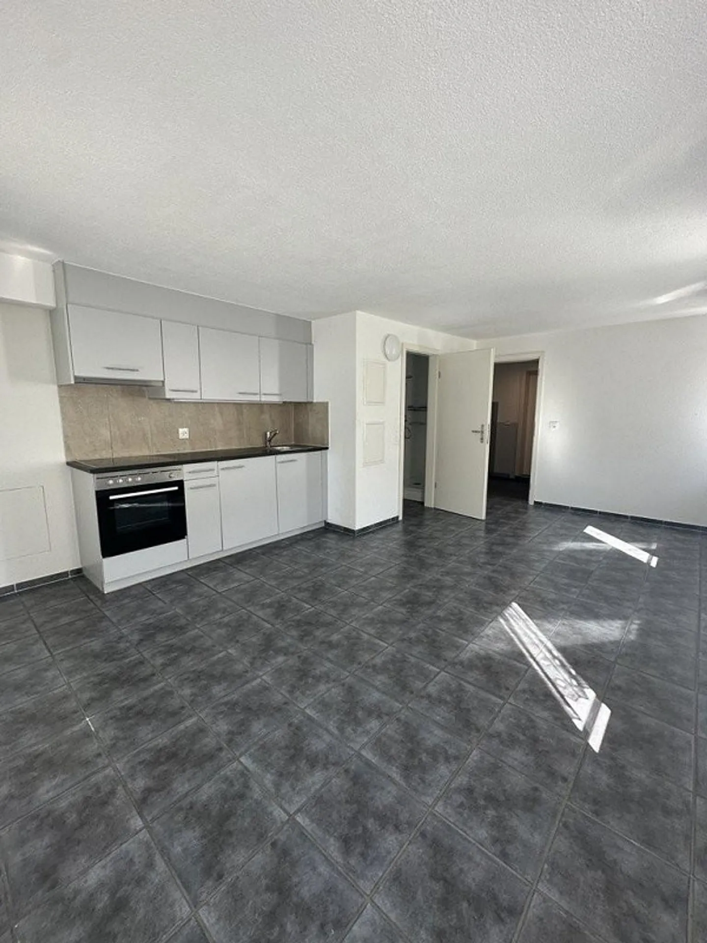 Charmante Wohnung mit Balkon - Foto 2 von 3