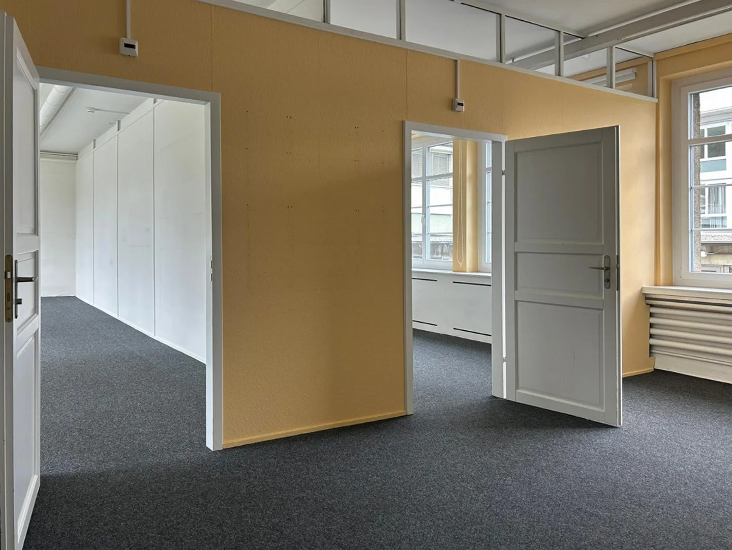 Zwei Büroräume mit Vorplatz und kleiner Teeküche - Foto 1 von 9