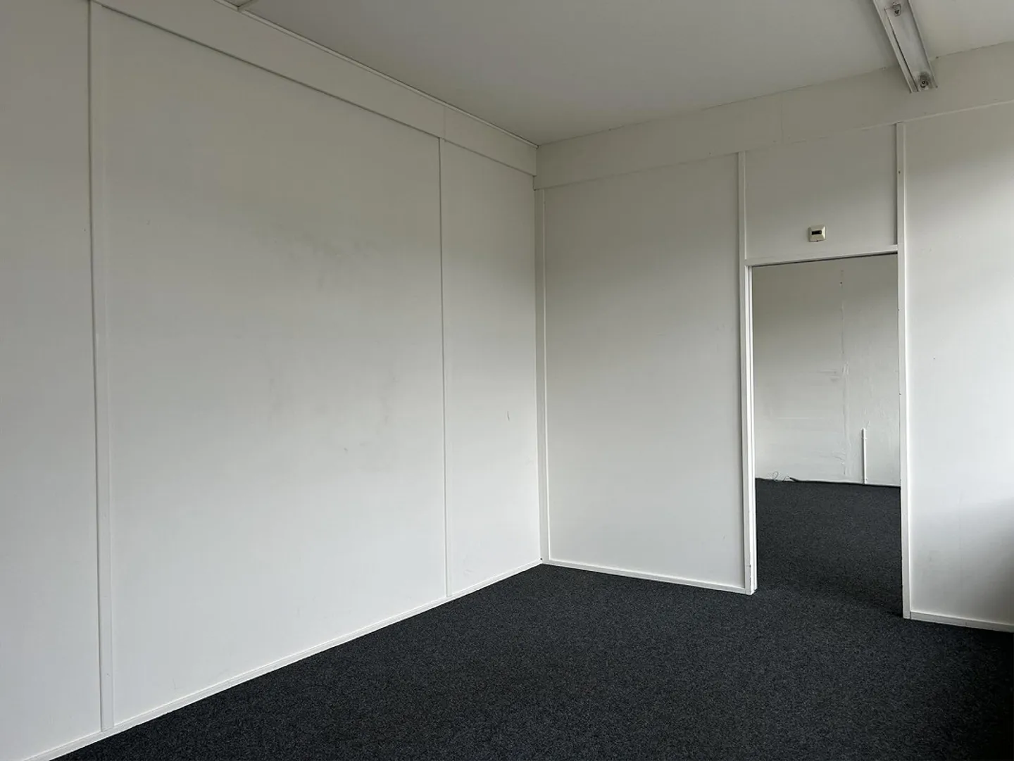 Zwei Büroräume mit Vorplatz und kleiner Teeküche - Foto 4 von 9