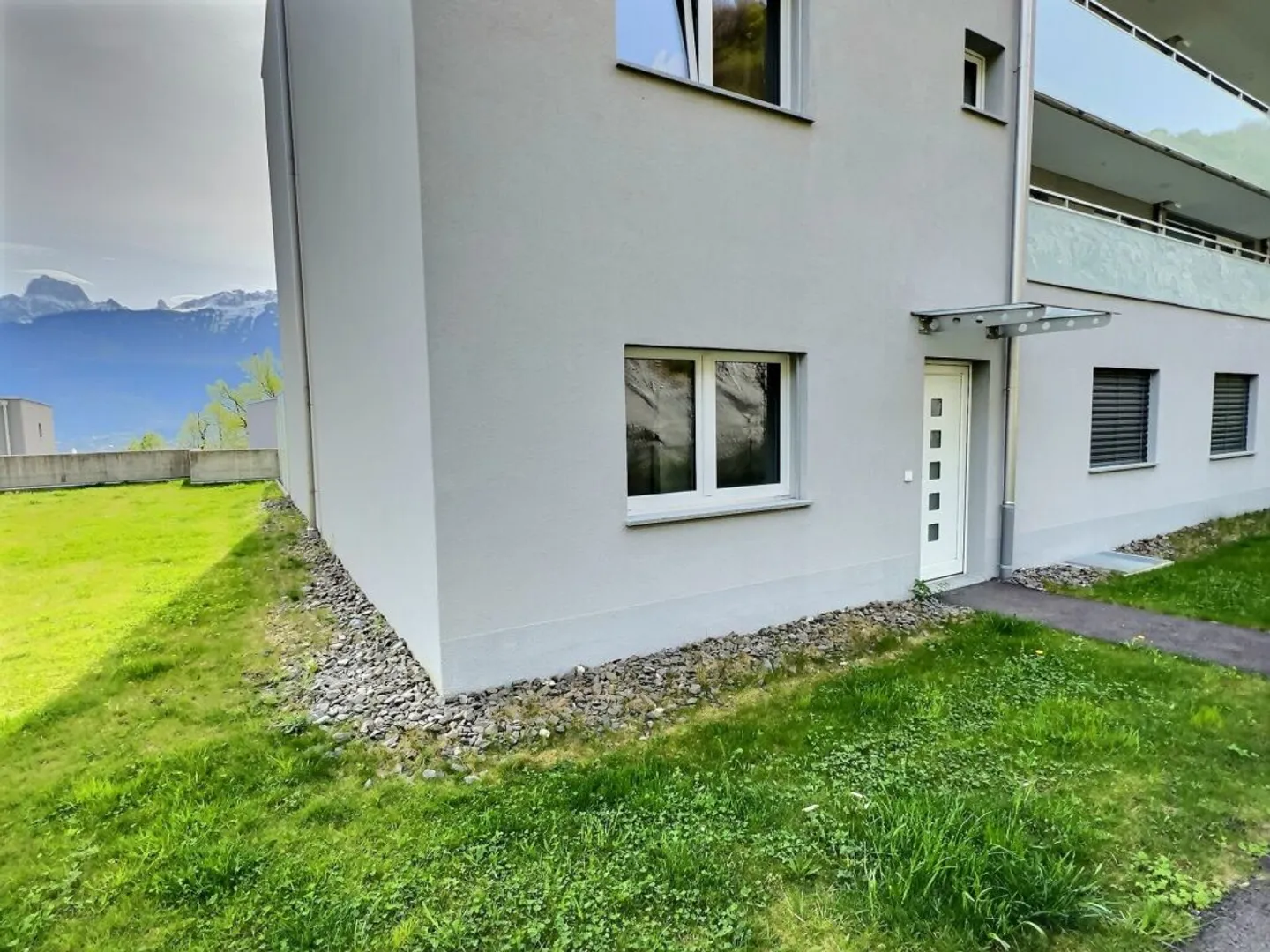 Appartamento di 2,5 stanze al piano terra con grande terrazza - Foto 2 di 16