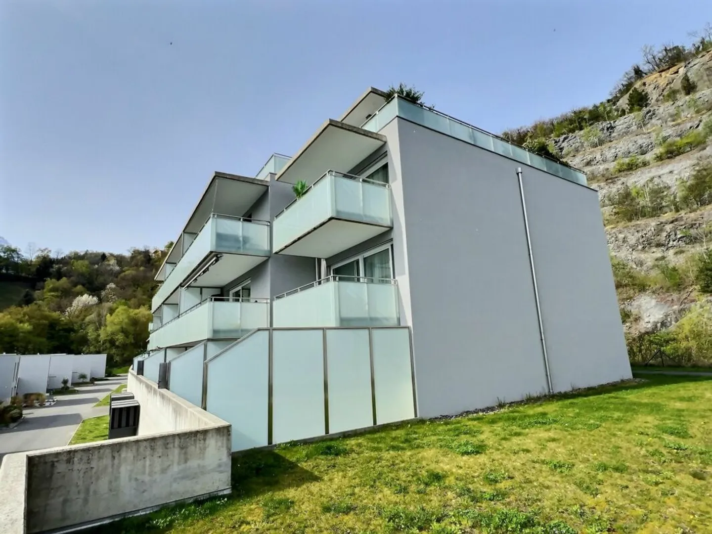 Appartamento di 2,5 stanze al piano terra con grande terrazza - Foto 3 di 16