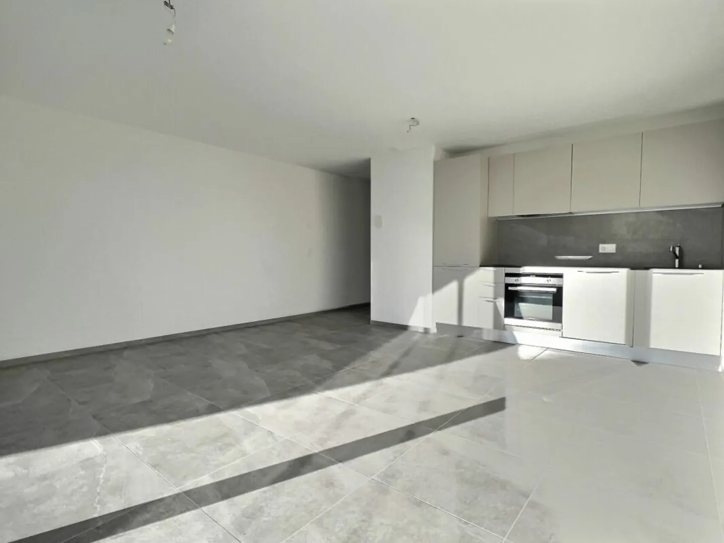 Appartamento di 2,5 stanze al piano terra con grande terrazza - Foto 7 di 16