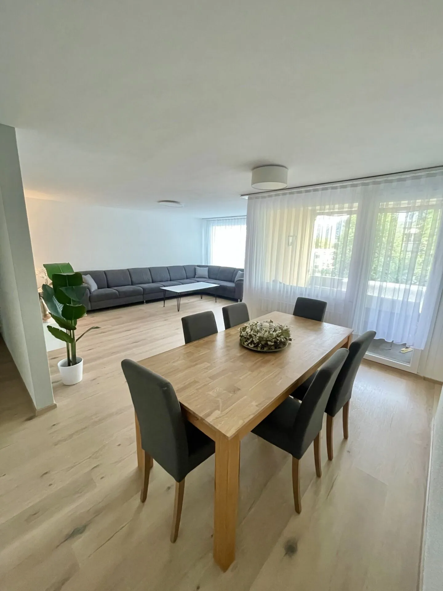 Moderno appartamento di 4,5 stanze con balcone e garage a Thun - Foto 2 di 9