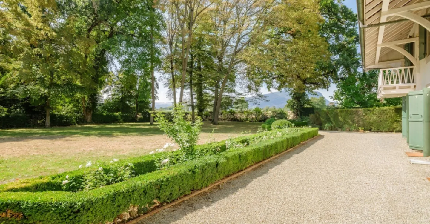 The charm of a family home in the heart of the countryside - Photo 8 of 11
