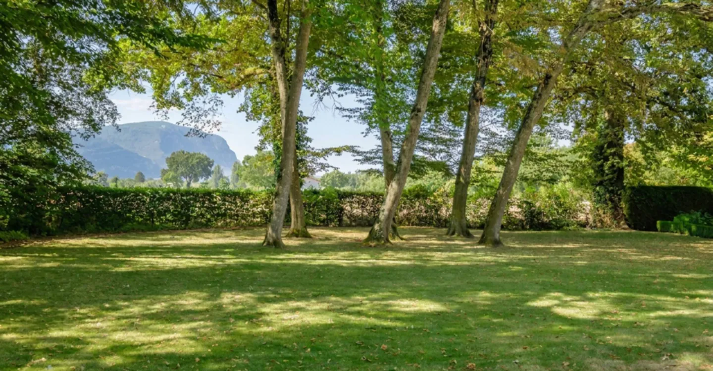 The charm of a family home in the heart of the countryside - Photo 9 of 11