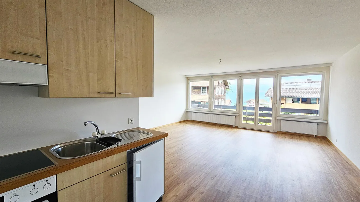Appartement 1.5 pièces dans un emplacement central avec vue sur la verdure - Photo 3 sur 7