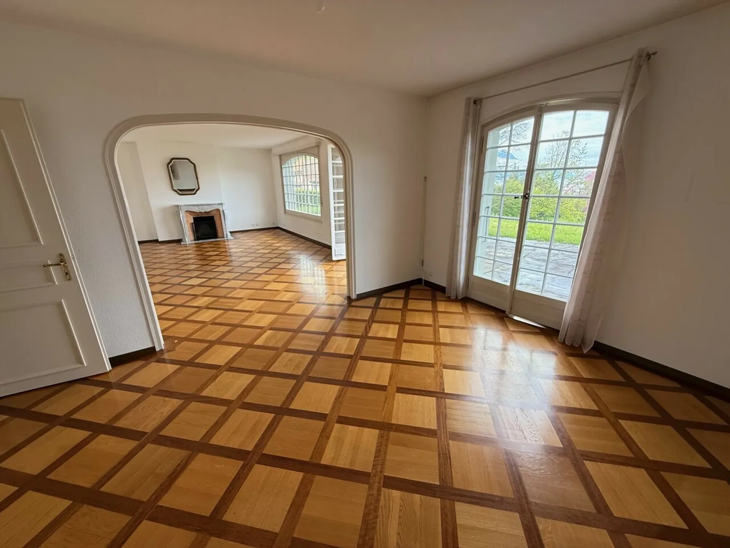 Affascinante casa vaudese con 9 stanze a Villeneuve - Prezzo su richiesta - Foto 2 di 12