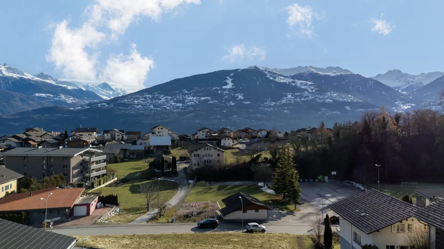 FOR SALE 3.5 ROOM HIGH-QUALITY APARTMENT IN SAVIESE - Photo 3 of 5