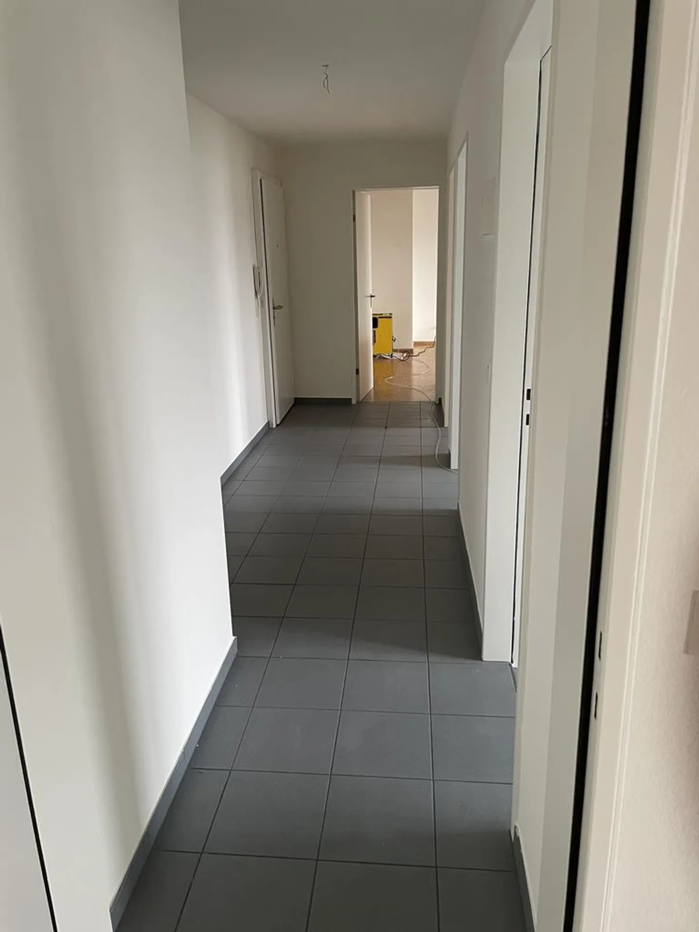 Appartamento tranquillo con 3 camere vicino al bordo della foresta - Foto 6 di 9