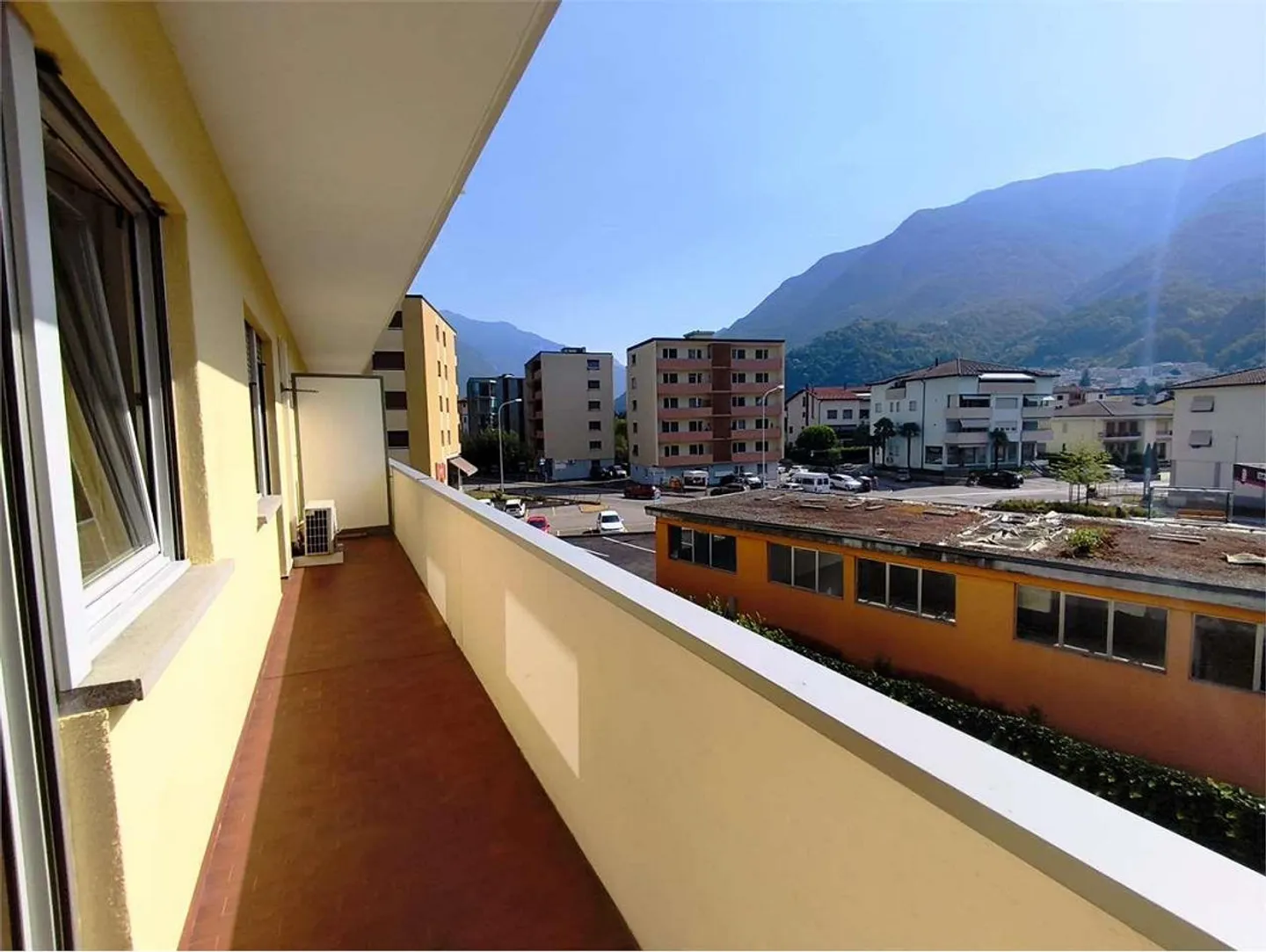 Bellinzona (Via Maestri Comacini) - Geräumige 3.5 Zimmer mit Großem Balkon - Foto 2 von 6