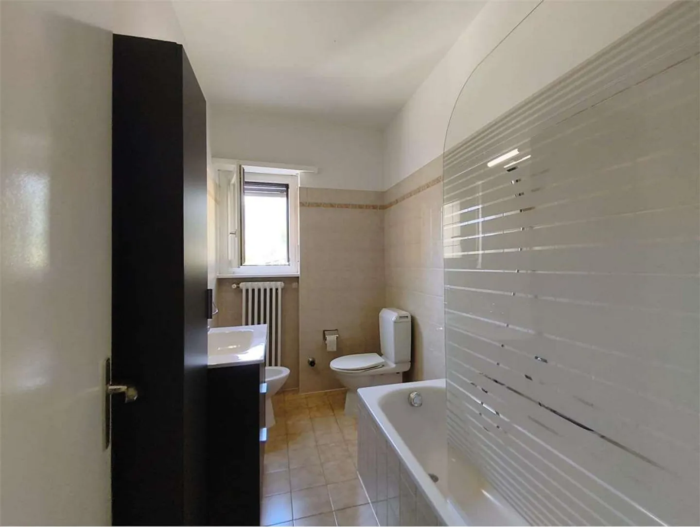Bellinzona (Via Maestri Comacini) - Geräumige 3.5 Zimmer mit Großem Balkon - Foto 6 von 6
