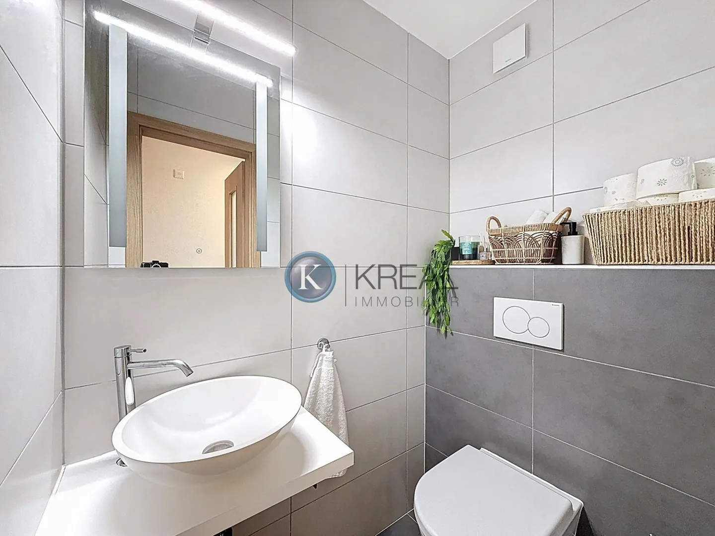 Two-family house with 5.5 rooms in a green environment, 25 minutes from Lausanne - Photo 7 of 13