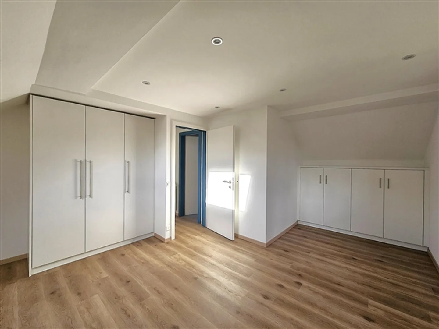 2.5 Room Apartment on the 1st Floor of a Villa in Nyon - Photo 4 of 6