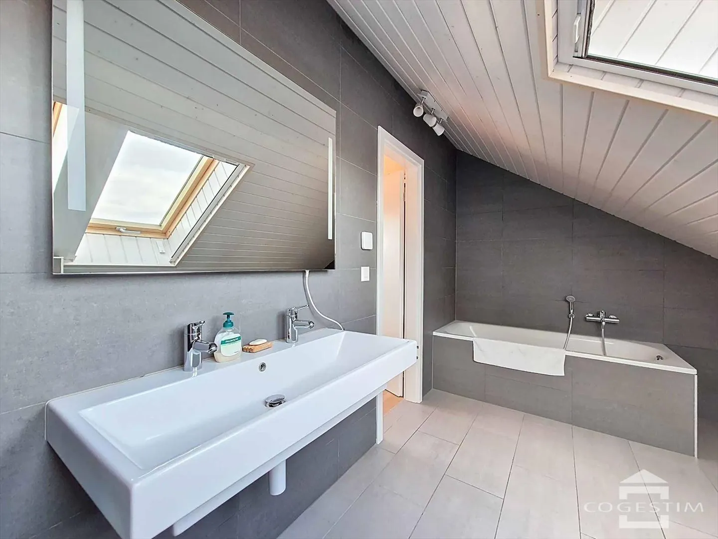 Ultimo piano 5.5 stanze - Foto 12 di 12