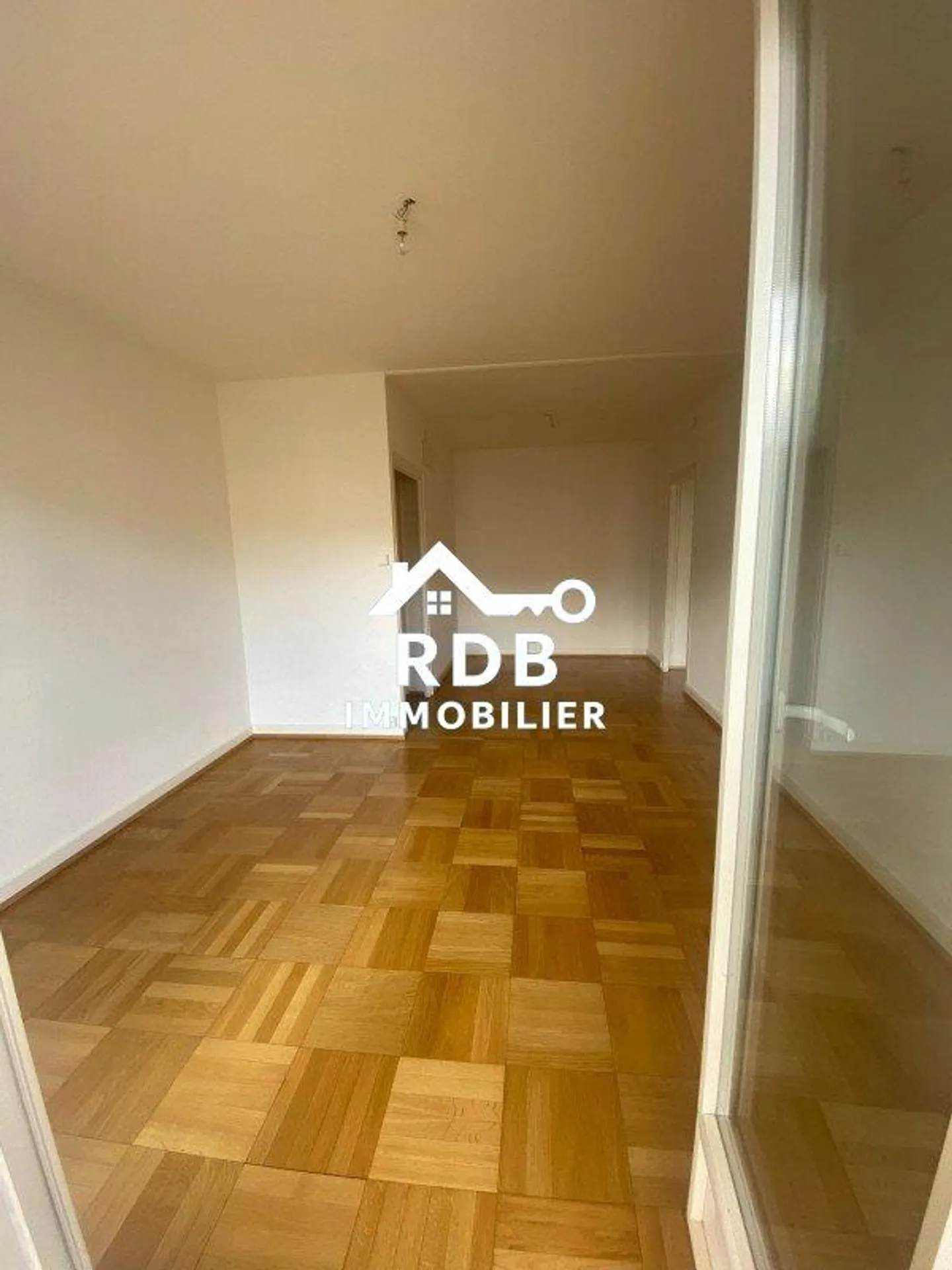 3.5-room apartment on the 4th floor located in Geneva 1202 - Photo 1 of 12