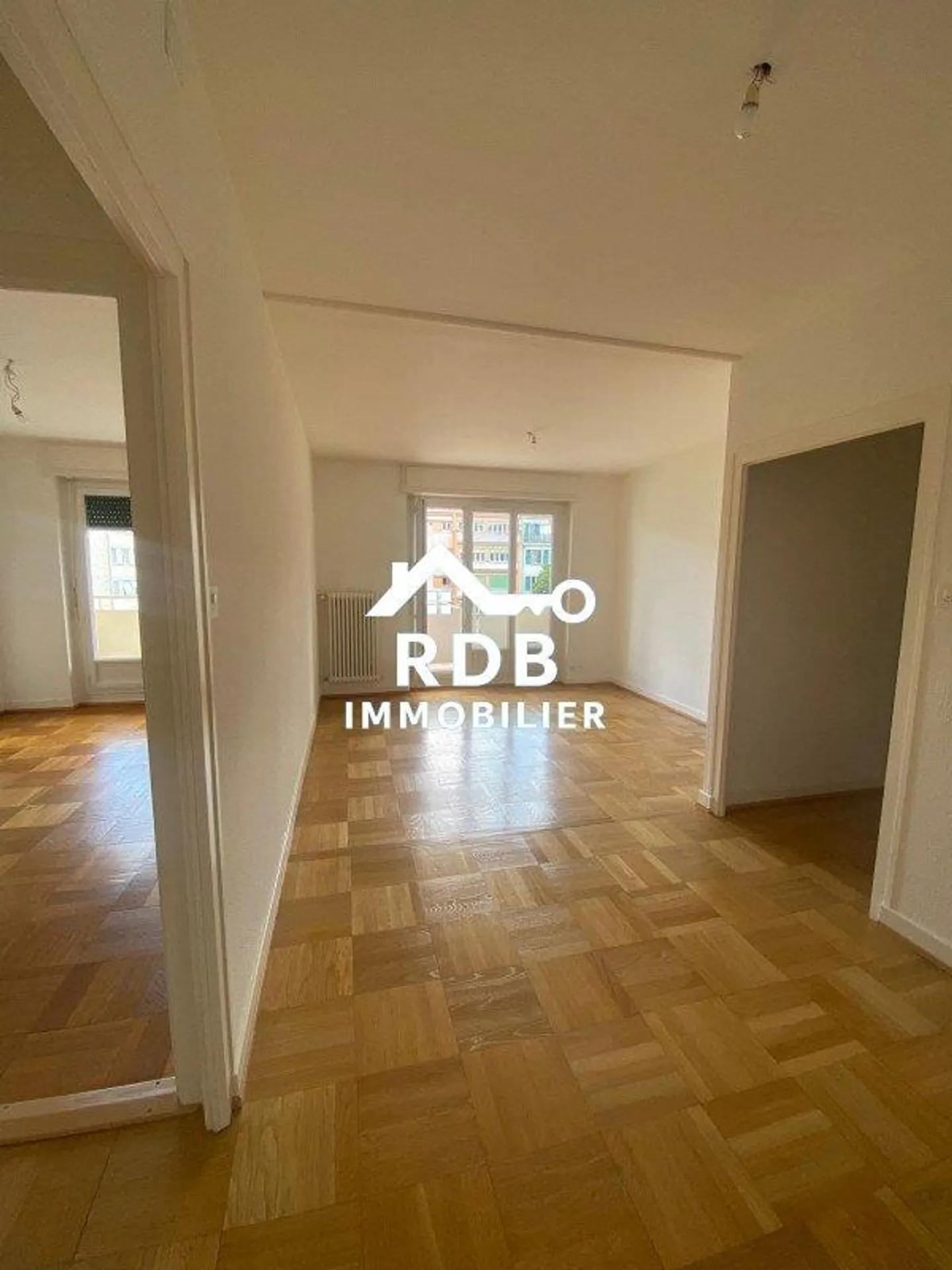 3.5-room apartment on the 4th floor located in Geneva 1202 - Photo 2 of 12