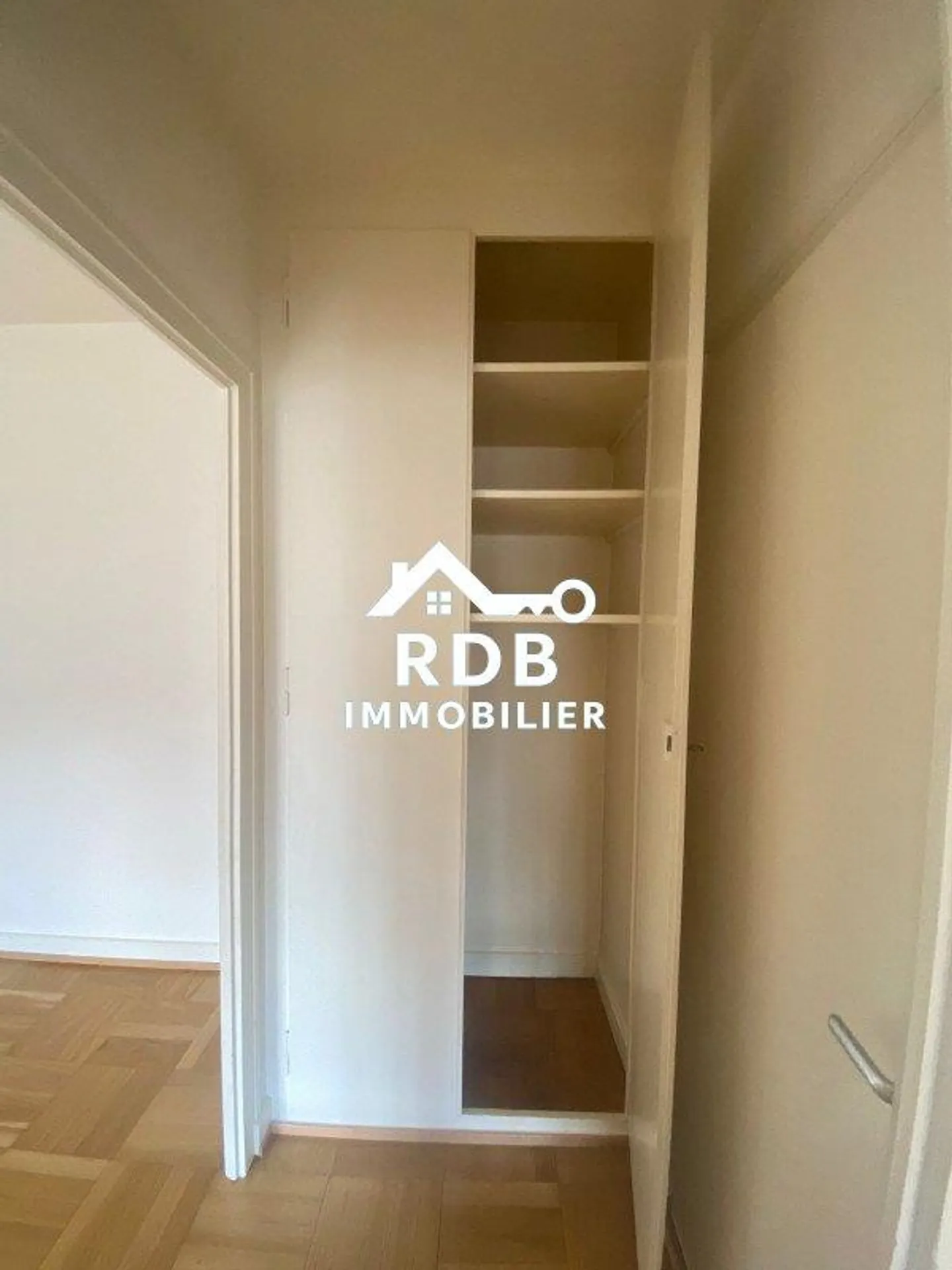 3.5-room apartment on the 4th floor located in Geneva 1202 - Photo 9 of 12