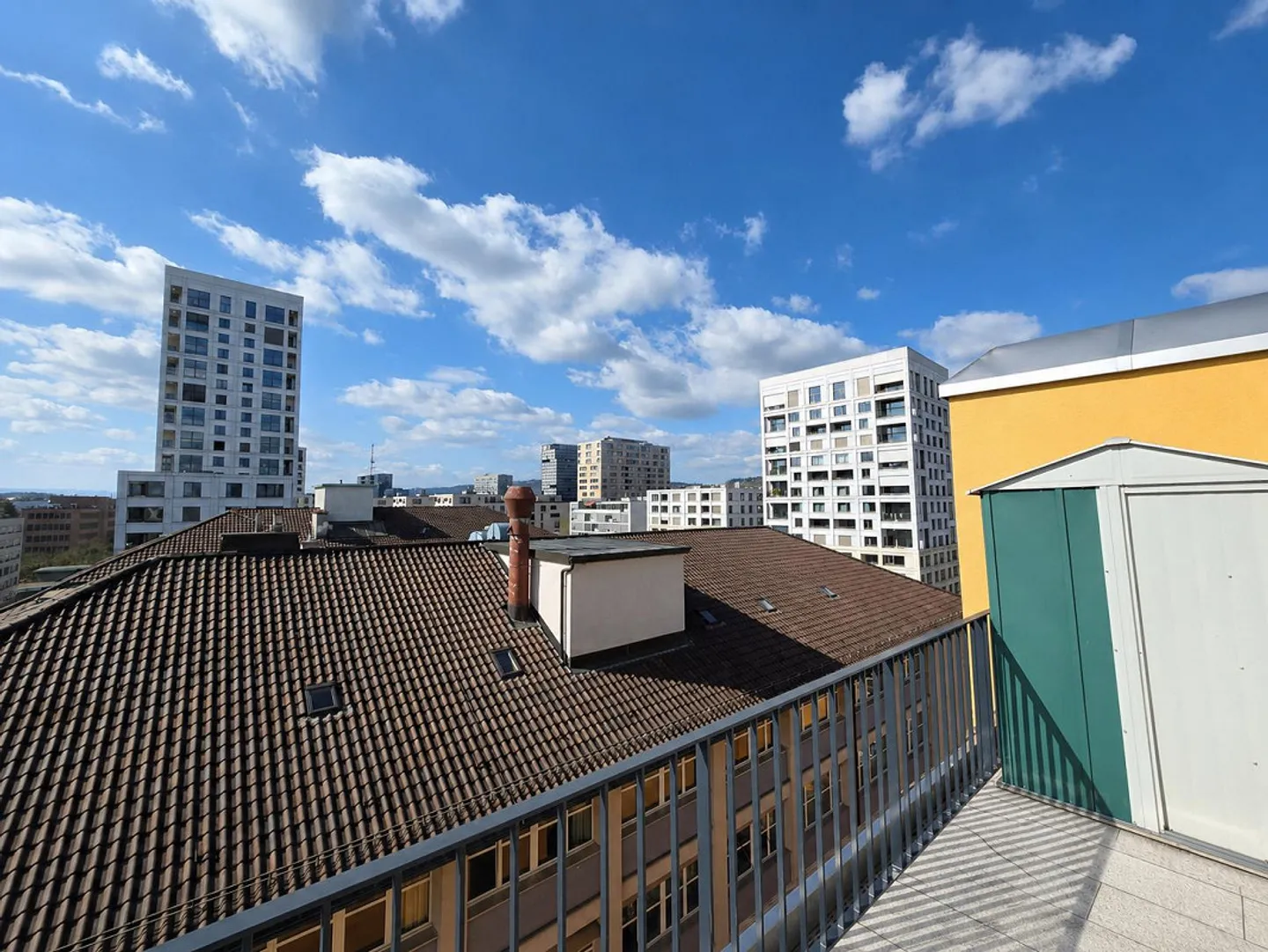 Sun-drenched 4.5-room penthouse apartment with 81 m² terrace - Photo 11 of 13
