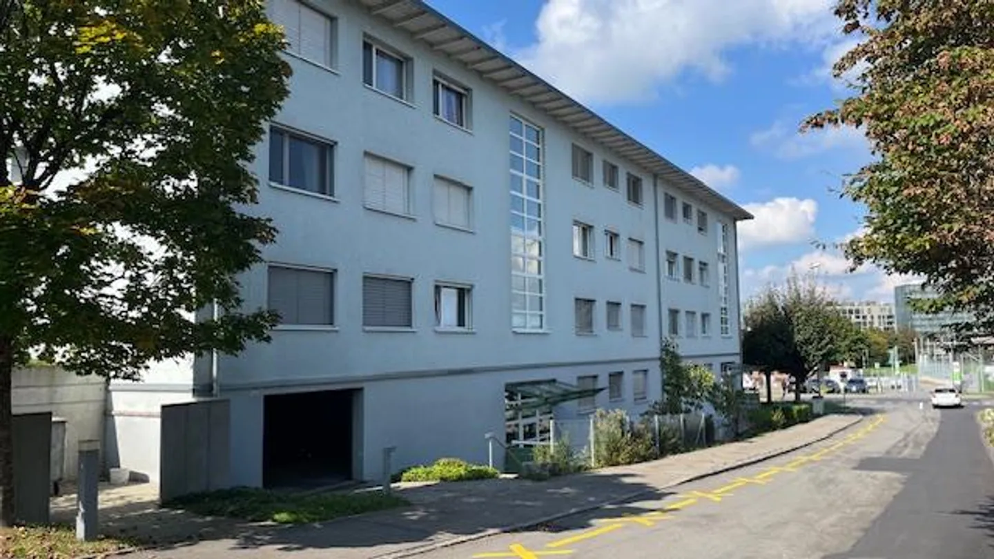 Moderno appartamento 2.5 locali con balcone a Rotkreuz - Foto 2 di 7