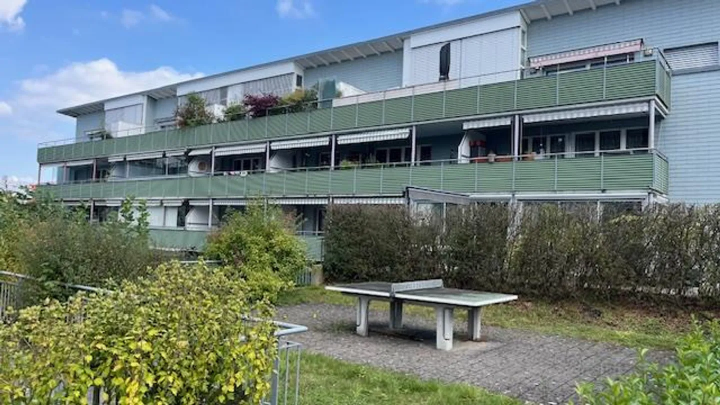 Moderno appartamento 2.5 locali con balcone a Rotkreuz - Foto 3 di 7