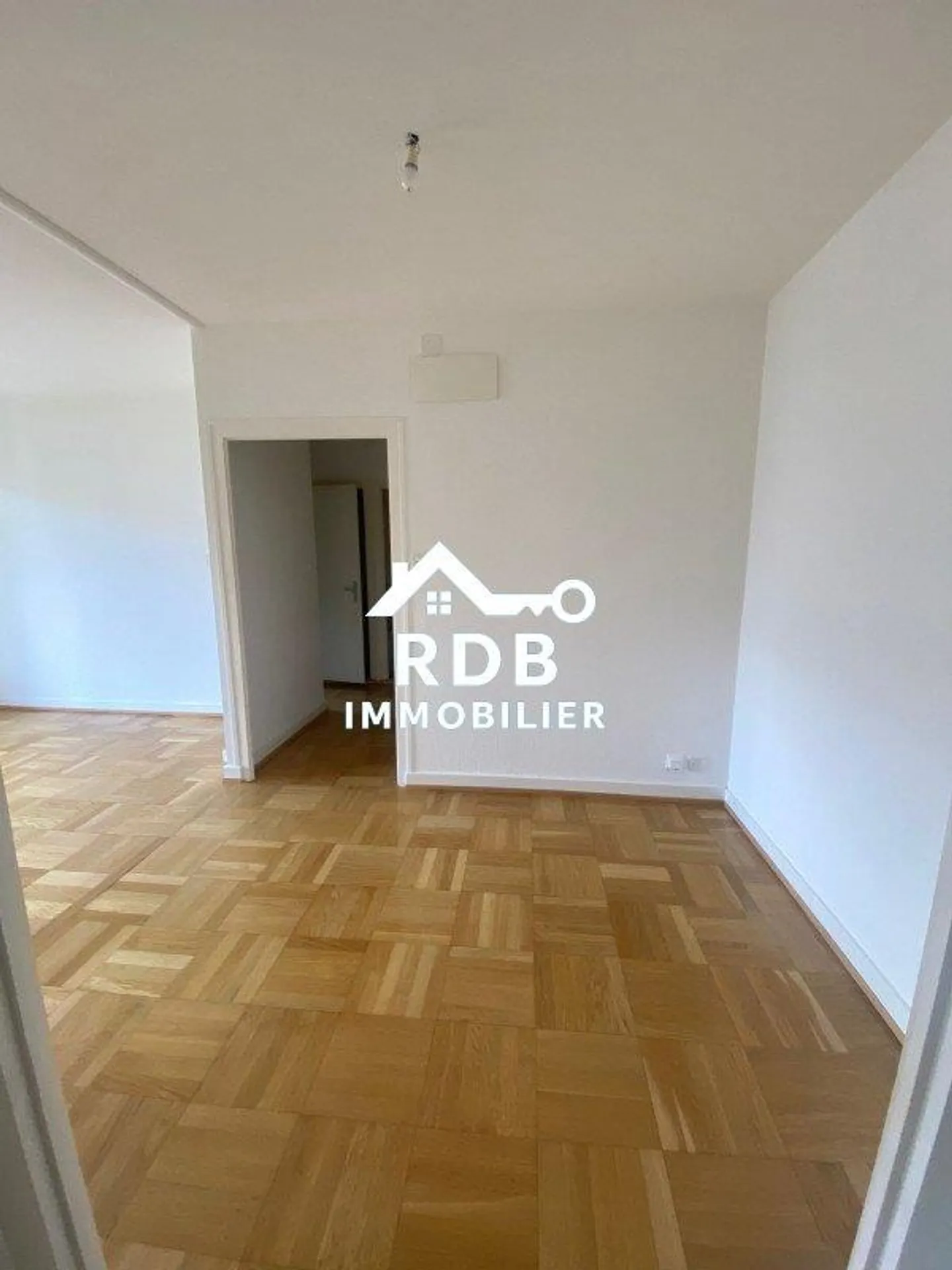3.5-room apartment on the 4th floor located in Geneva 1202 - Photo 3 of 12